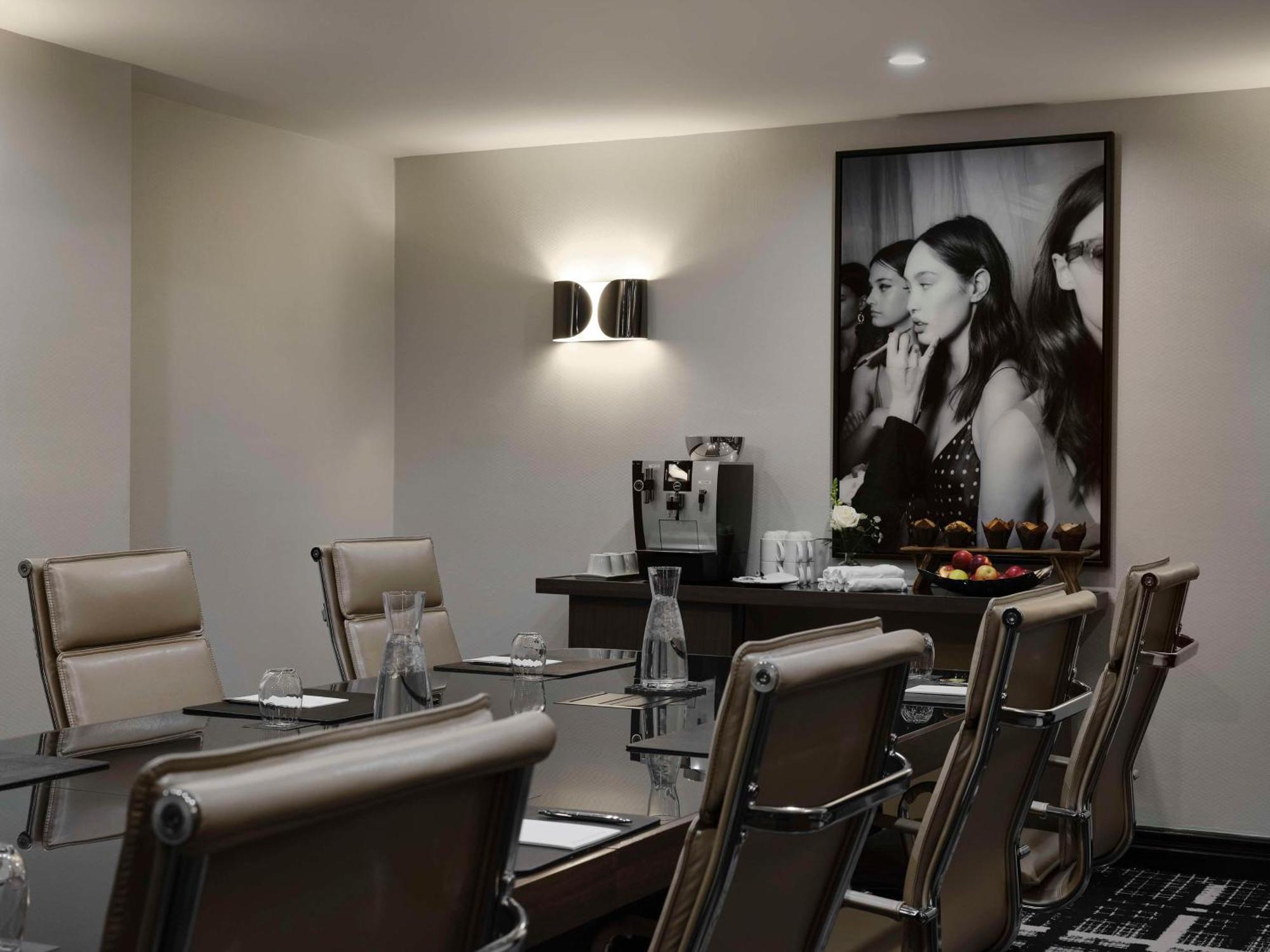 Vogue Hotel Montreal Downtown, Curio Collection By Hilton Eksteriør bilde