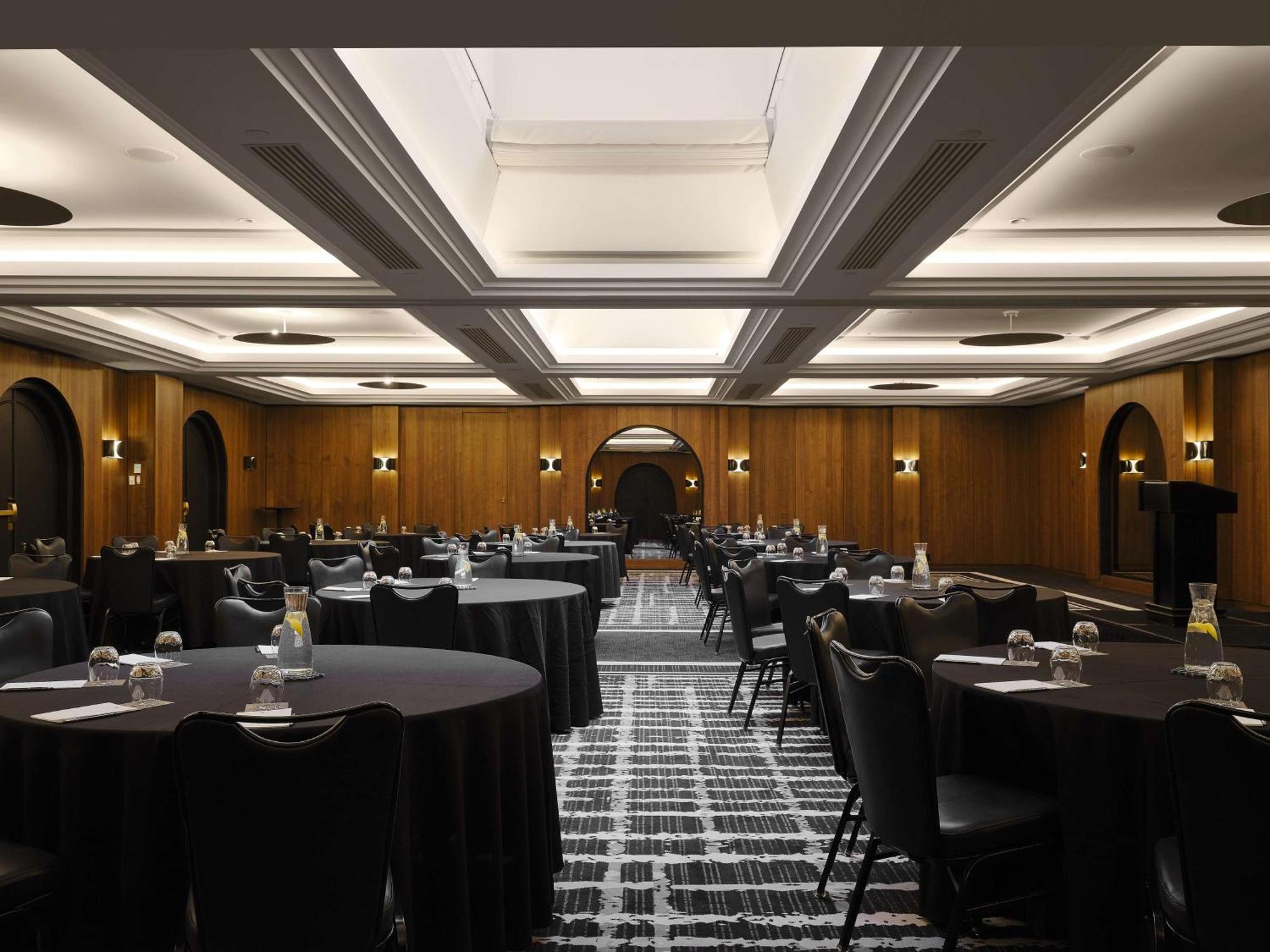 Vogue Hotel Montreal Downtown, Curio Collection By Hilton Eksteriør bilde