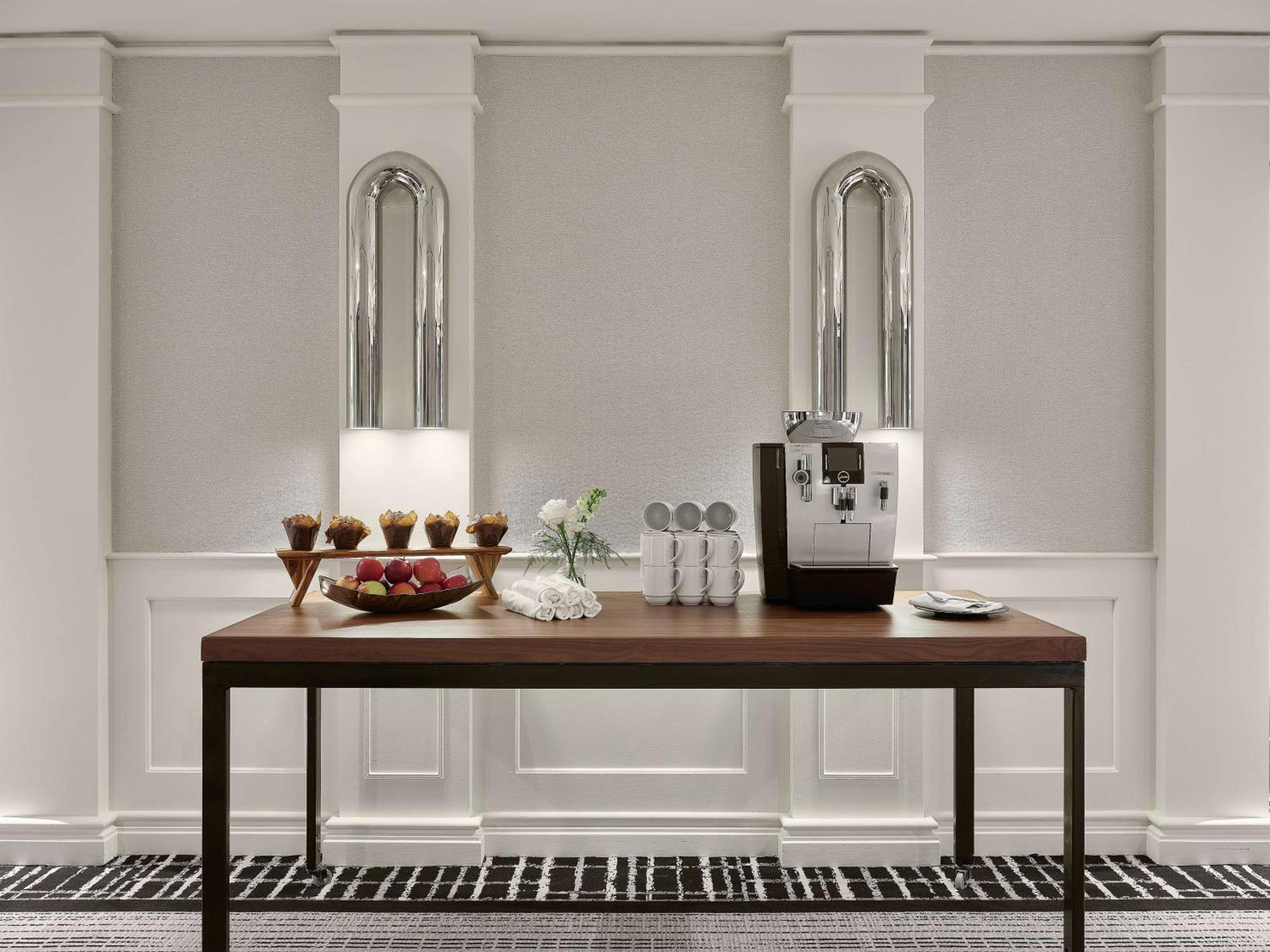 Vogue Hotel Montreal Downtown, Curio Collection By Hilton Eksteriør bilde