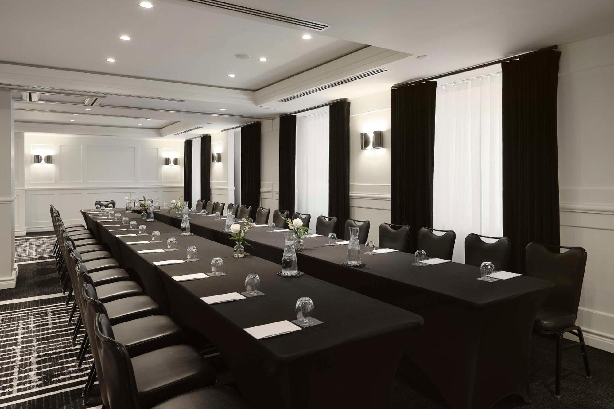 Vogue Hotel Montreal Downtown, Curio Collection By Hilton Eksteriør bilde